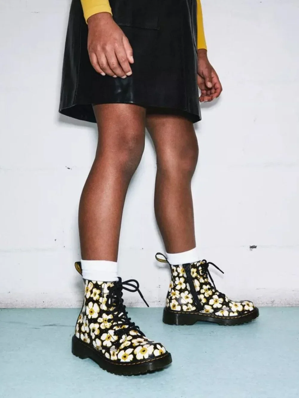 Dr. Martens Girls Black Yellow 1460 Pansy Patent Leather Lace Up Boots Size US 3